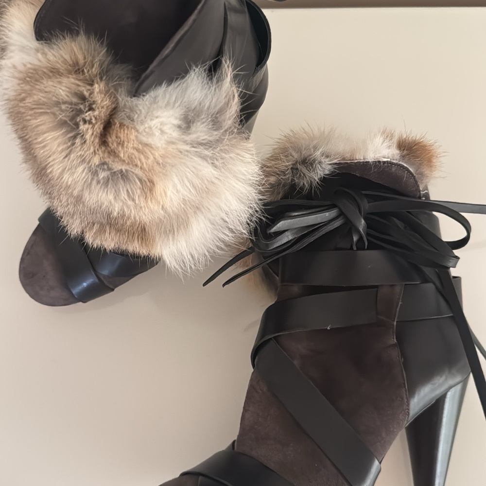 Women's Black and Gray Fur-Trimmed Heeled Boots - Picture 2 of 5